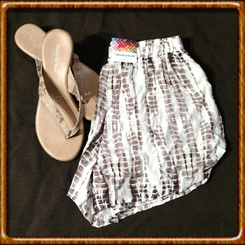 Ivory Pattern Shorts - Picture 3 of 8